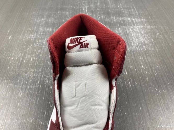 Kicktheory Jordan OG Air High Red DZ5485-160 1 Team 0807